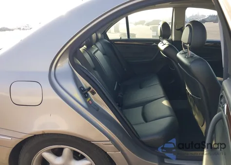 2003 Mercedes-Benz C 240 из США, поврежденный, VIN WDBRF61J73F436148